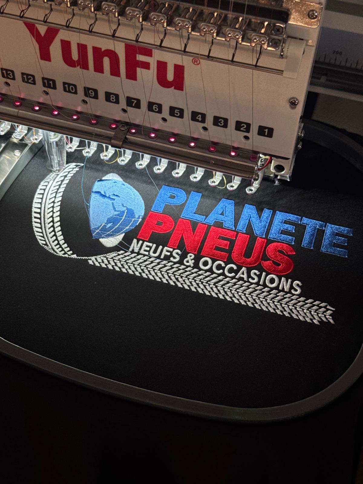 Broderie Planète Pneus terminée