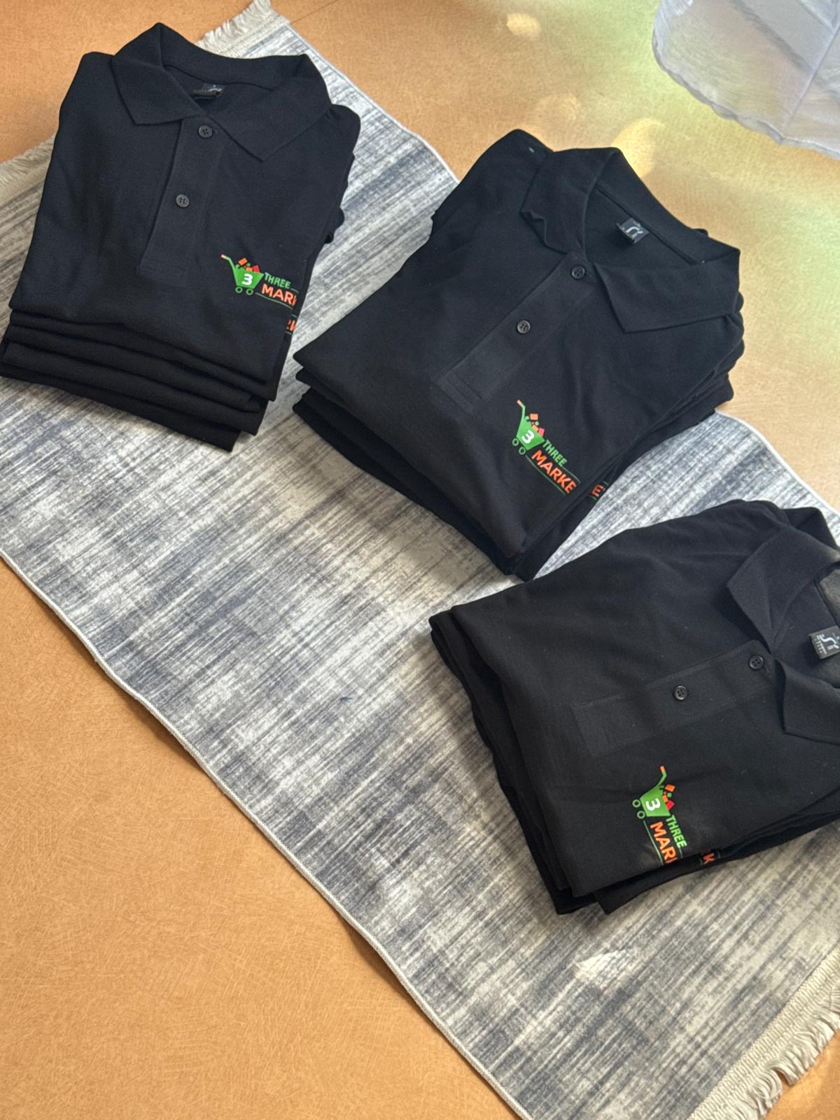 Three Market polos brodés